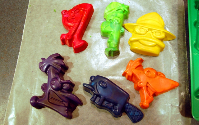 How to Make Crayons in a Hard Plastic Mold