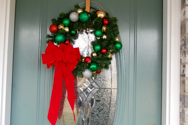 Make it in Minutes - Ornament Studded Wreath